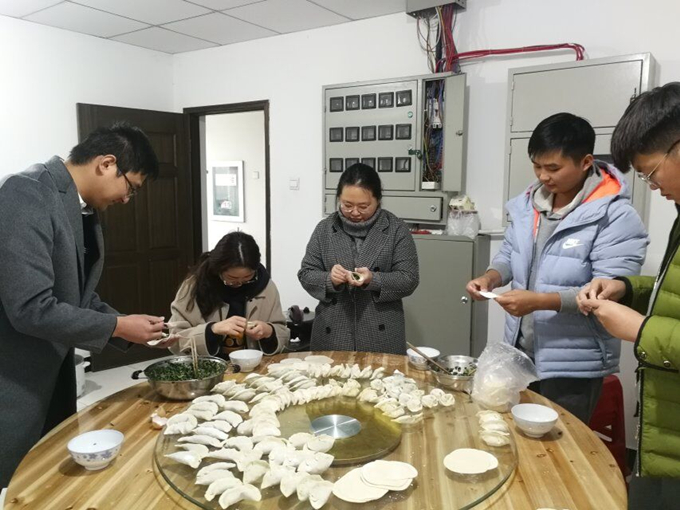 冬至陽生春又來，溫暖感恩促情誼——廣德路項(xiàng)目部舉辦包餃子活動